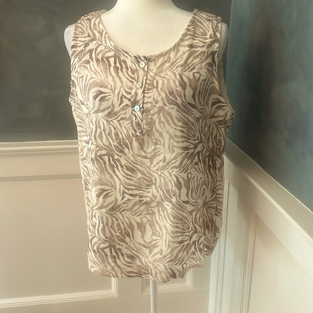 Exquisite Brand M Italian linen top in size medium. Taupe zebra print w/tags.